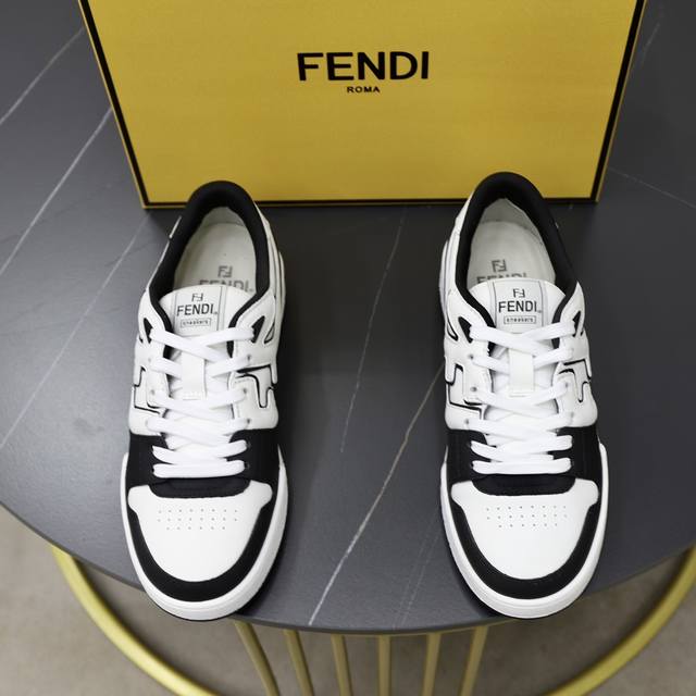 出厂价： 情侣款 顶级原单 品牌：芬迪 Fendi 尺码：35-44 男38、45定制 等级：原单品质 高版本 材料： 进口原版牛皮拼接 优质舒适内里 原版tp